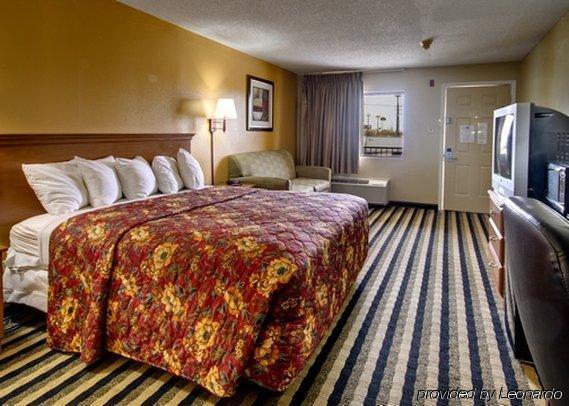 Rodeway Inn Александрия Экстерьер фото